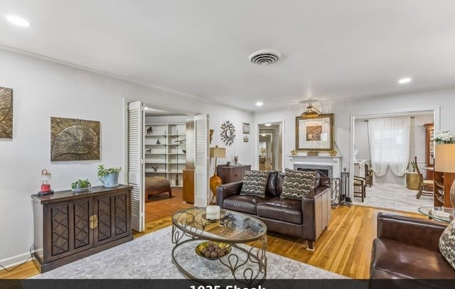 1035 Shook Ave