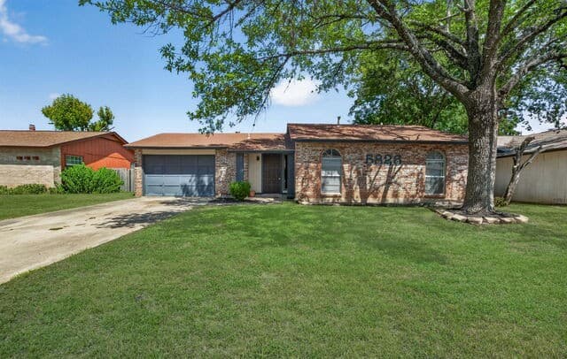 5826 Cliff Walk Dr