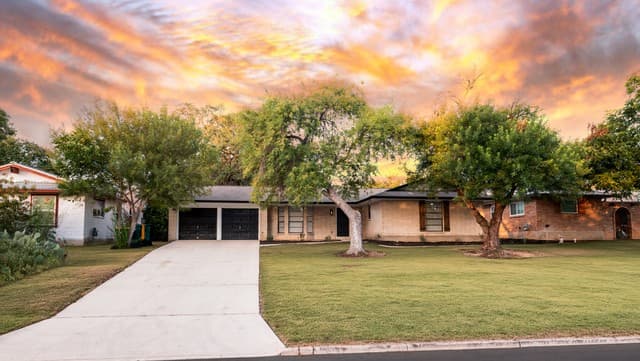 331 Shin Oak Dr
