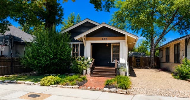 135 Panama Ave