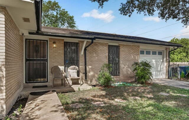 335 Park Plz
