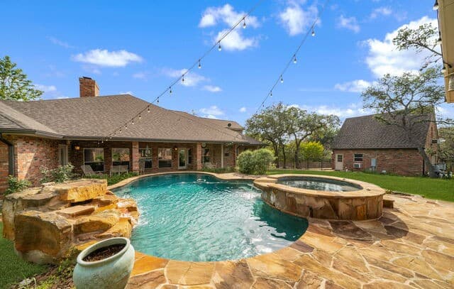 8639 Raintree Woods Dr