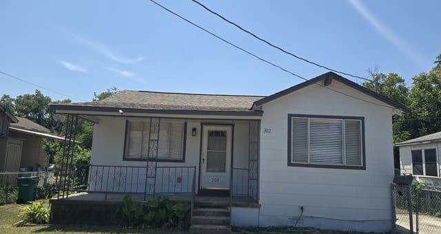 302 W Southcross