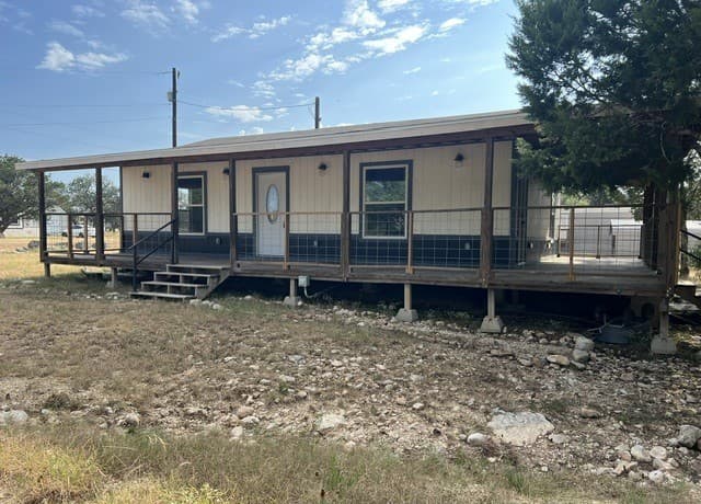 1614 Private Road 1518