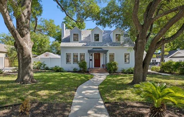 120 Lamont Ave