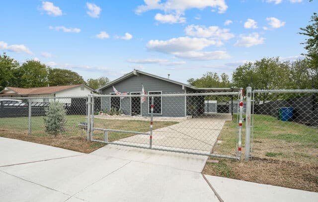 6022 Castle View