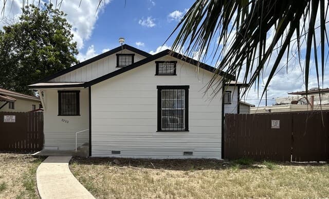 2322 Olmos