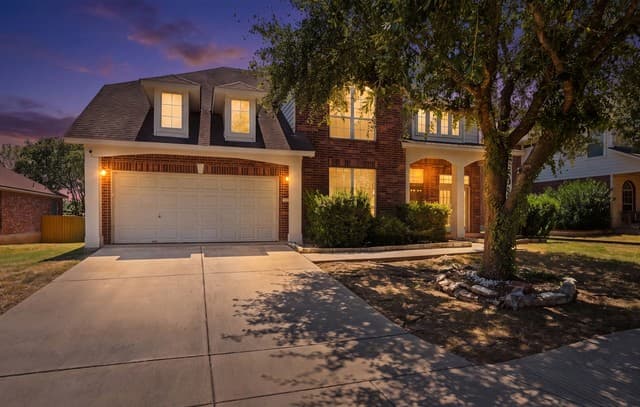 718 Desert Bluff