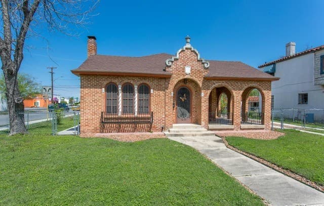 1633 W Kings Hwy