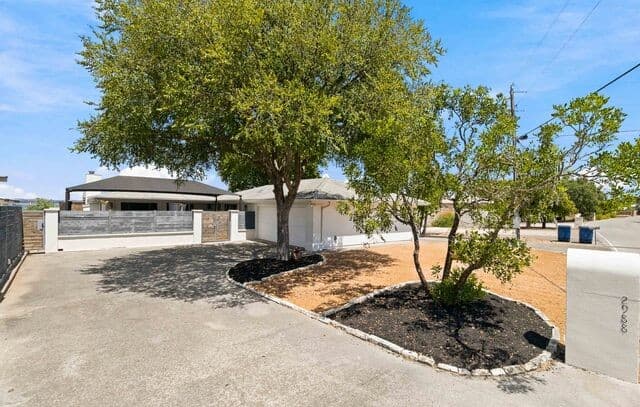 2988 Colleen Dr