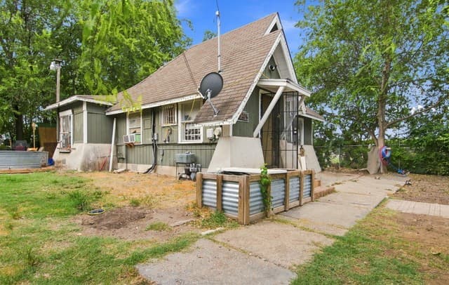 1204 W Kings Hwy