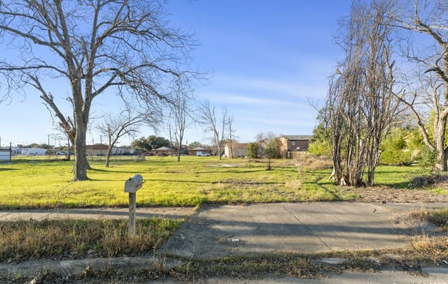 217 E Lindbergh Blvd