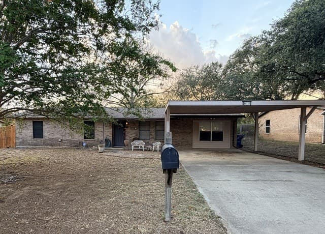 613 Val Verde Dr