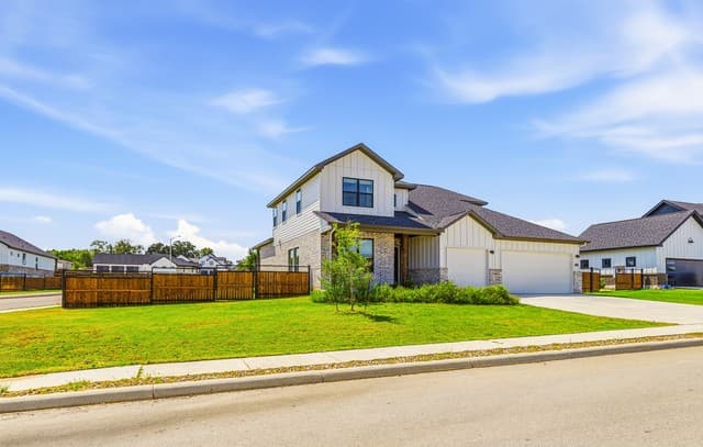 145 W Magnolia Cir