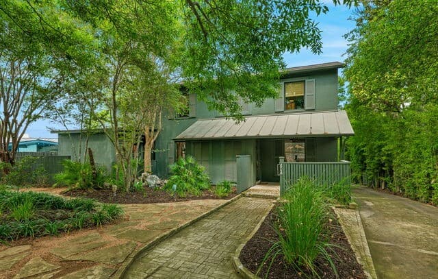 404 Sheraton Dr