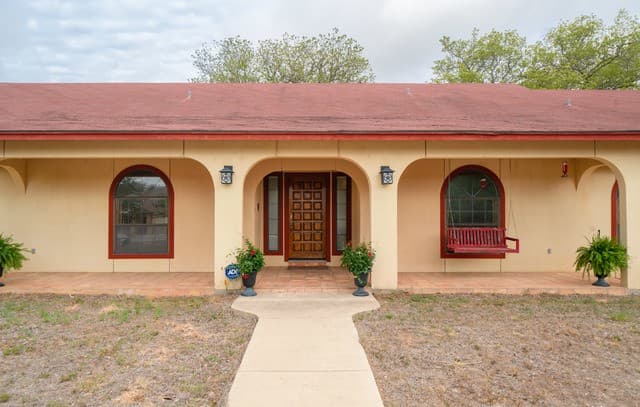 101 Encino Park
