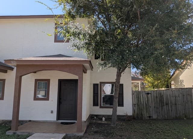 5826 Grandwood
