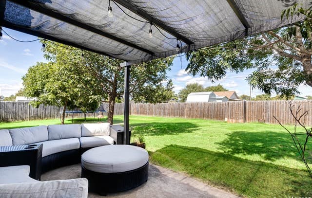 1299 Oakridge Dr