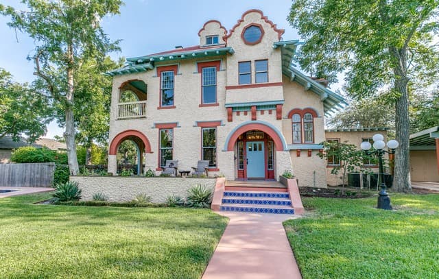 120 W Craig Pl