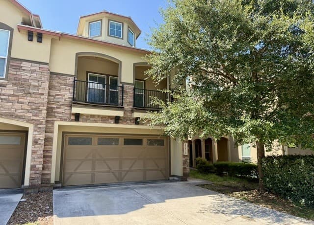 23939 Stately Oaks