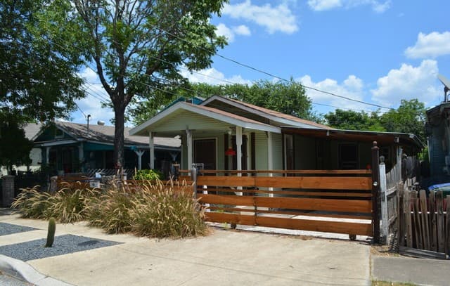 216 N Pinto St
