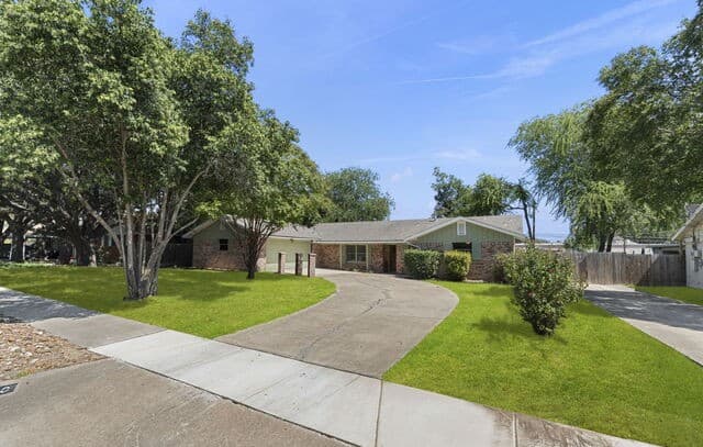 8610 Dudley Dr