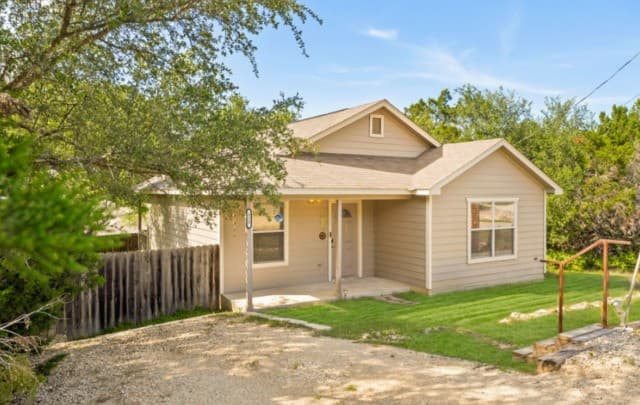 323 Lexington Pass