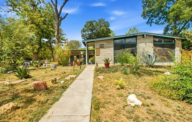539 Crestview Dr