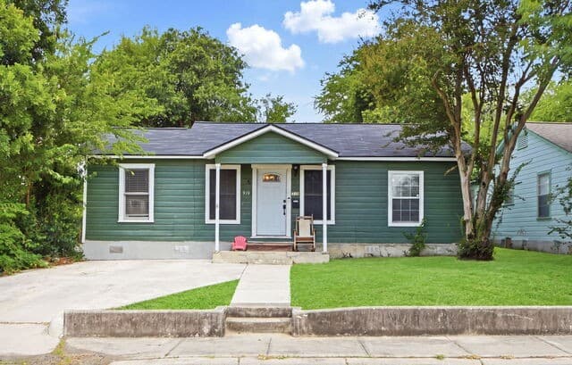 919 W Wildwood