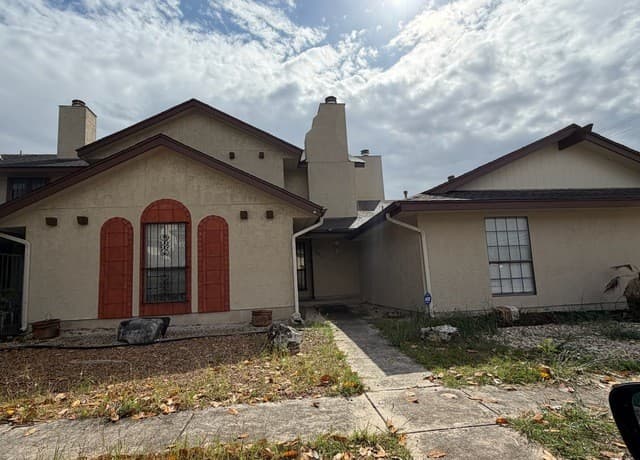 5802 Royal Bend