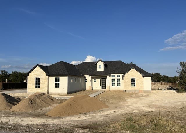 673 James Way