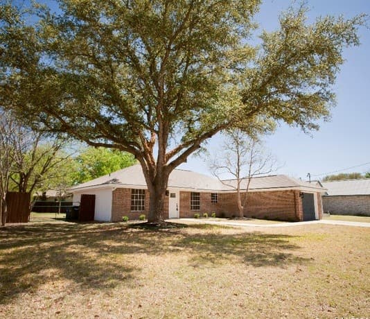 927 Lipan Dr