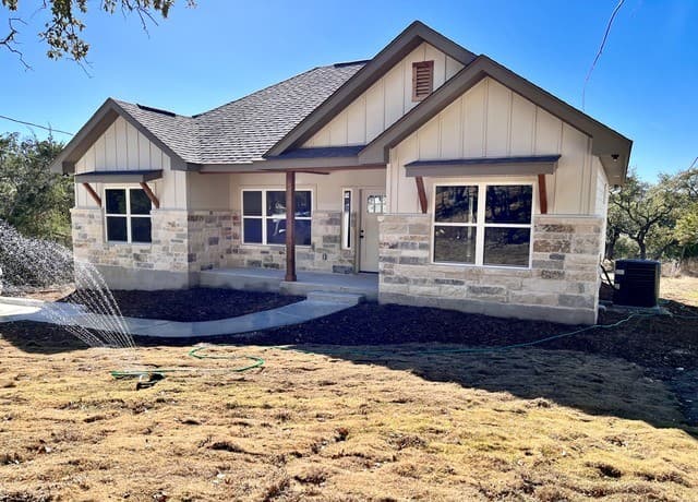 946 Cypress Dr
