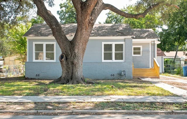 132 Ross Ave