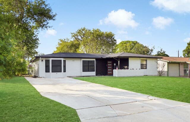 831 Highgate Rd