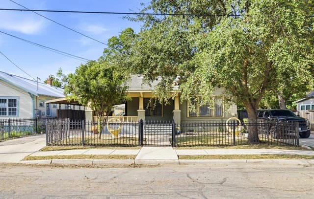 314 Devine St