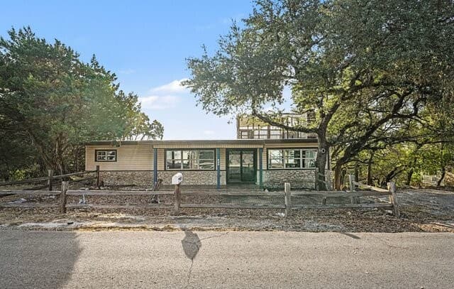 820 Hill Top Dr