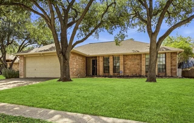7808 Forest Path