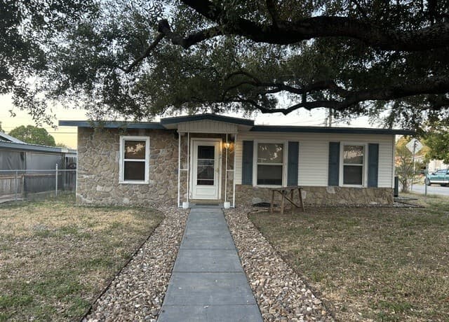 102 Idell Ave