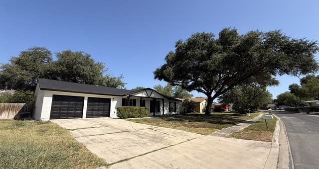 5719 Creekwood