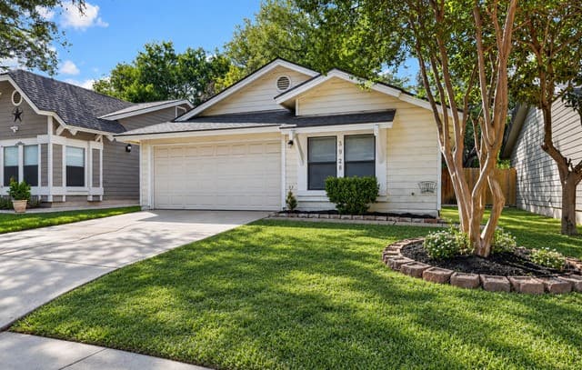 3928 Chimney Springs Dr