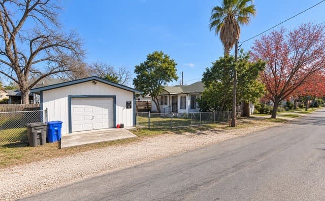455 Walton Ave