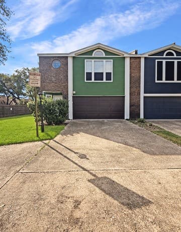16710 Henderson Pass