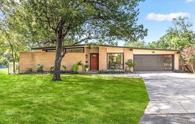 8304 Laurelhurst Dr