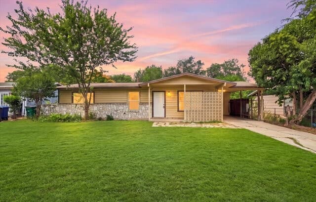 1807 Harness Ln