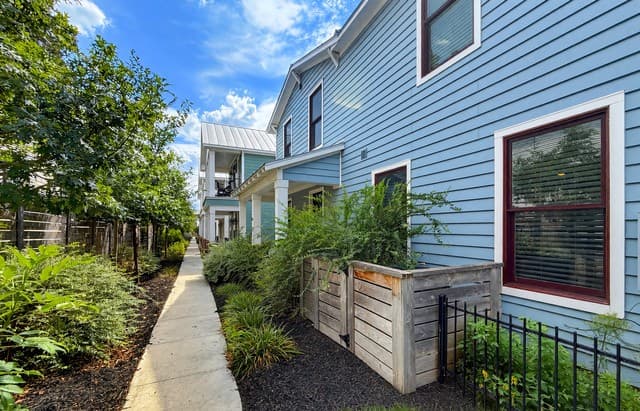 311 E Evergreen Unit 18