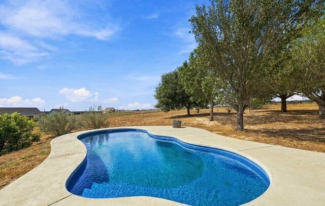 418 Clover Ln