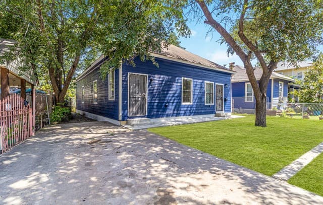 127 Dimmit St