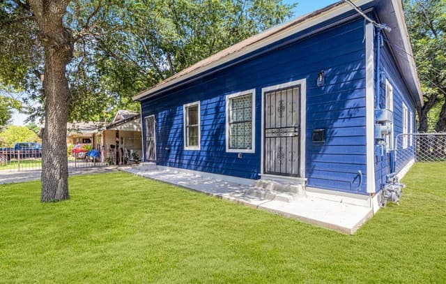 127 Dimmit St Unit 2