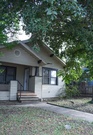 2246 E Houston St